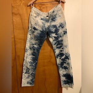 RARE // Levi’s Signature Skinny Jeans